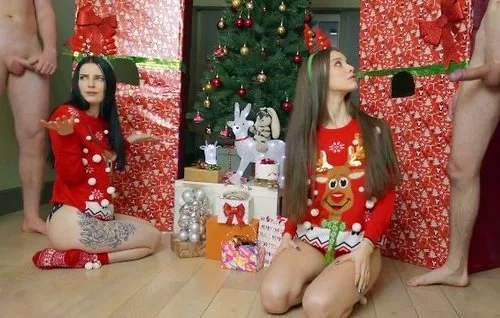 Русское Новогоднее с двумя отличными молодыми сосалками.
