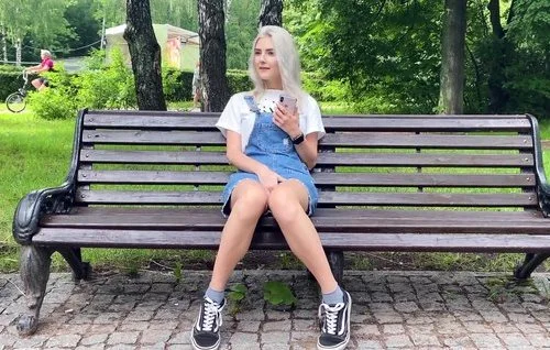 Верхом на члене, в лесу на травке, и дала кончить ей в трусики.