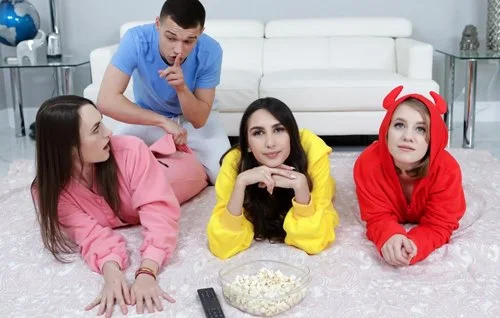 Фильмец под попкорн и три красивые небольшие попки.